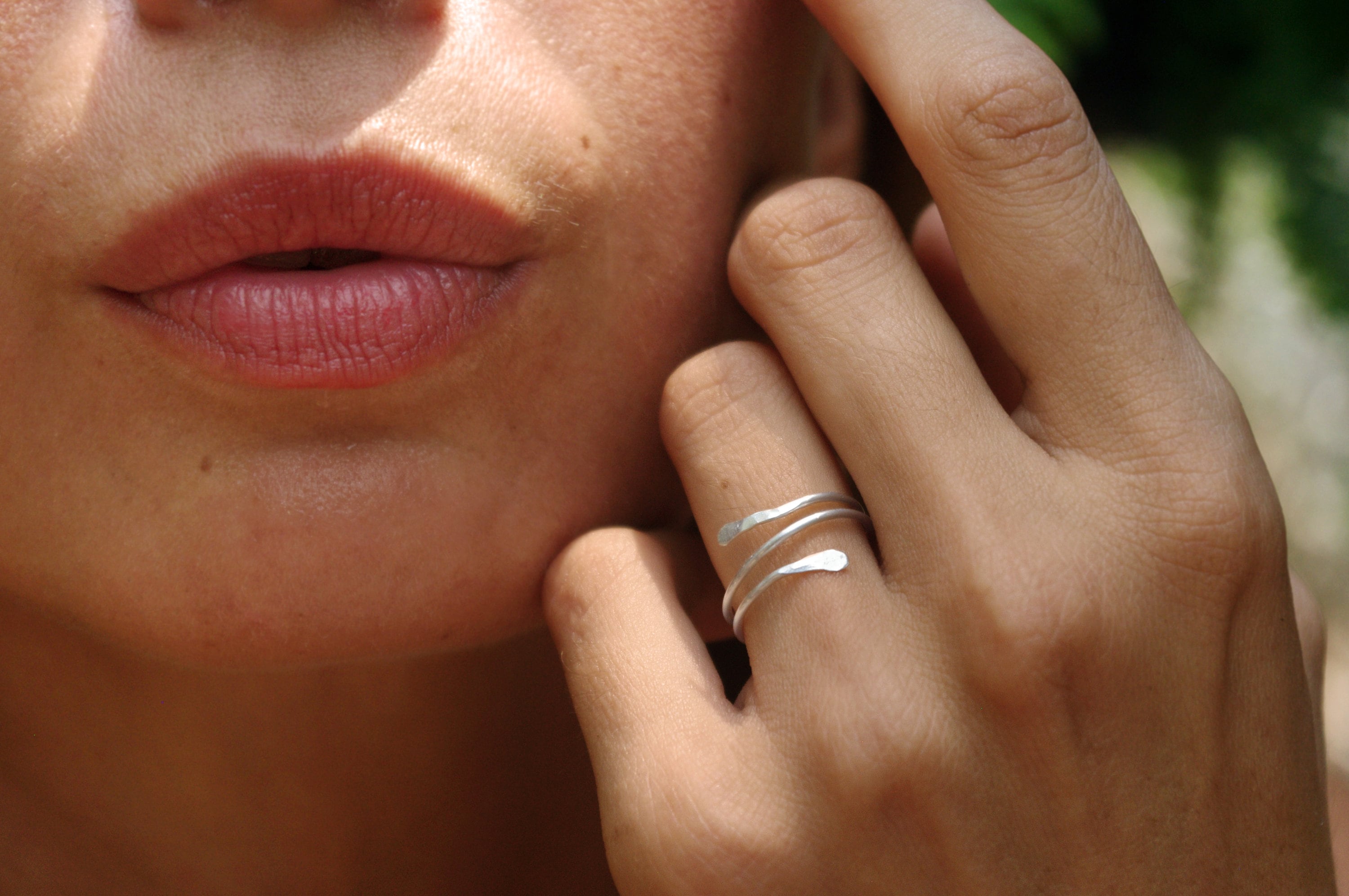 Zarter silberner Spiralring