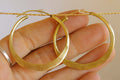Große Messingcreolen, Goldcreolen, flache Creolen, Goldohrringe, Goldschmuck, minimalistischer Schmuck