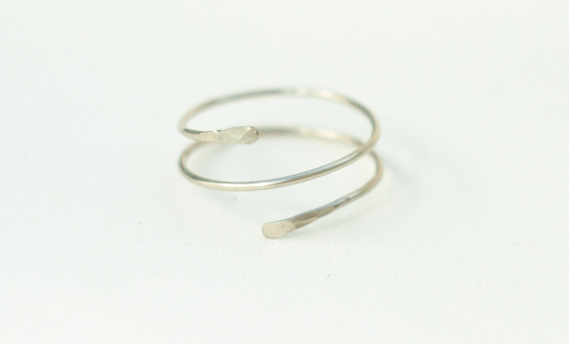 Zarter silberner Spiralring