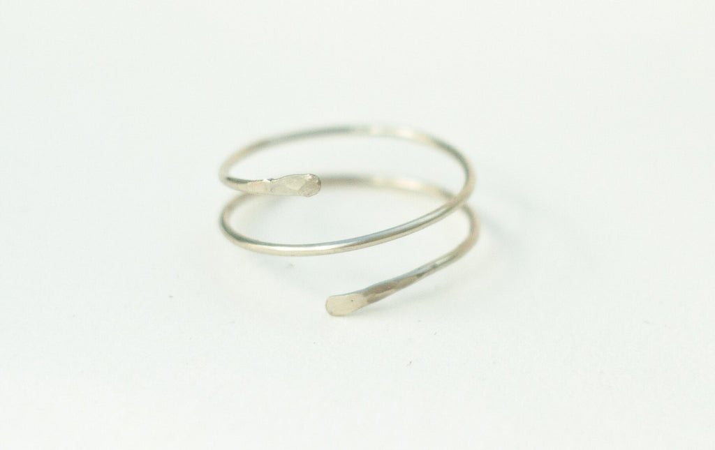 Zarter silberner Spiralring