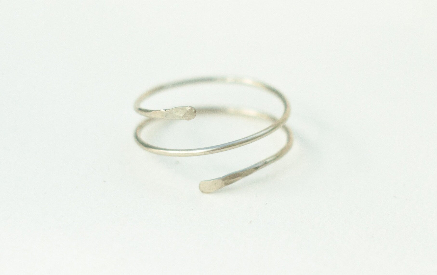 Zarter silberner Spiralring