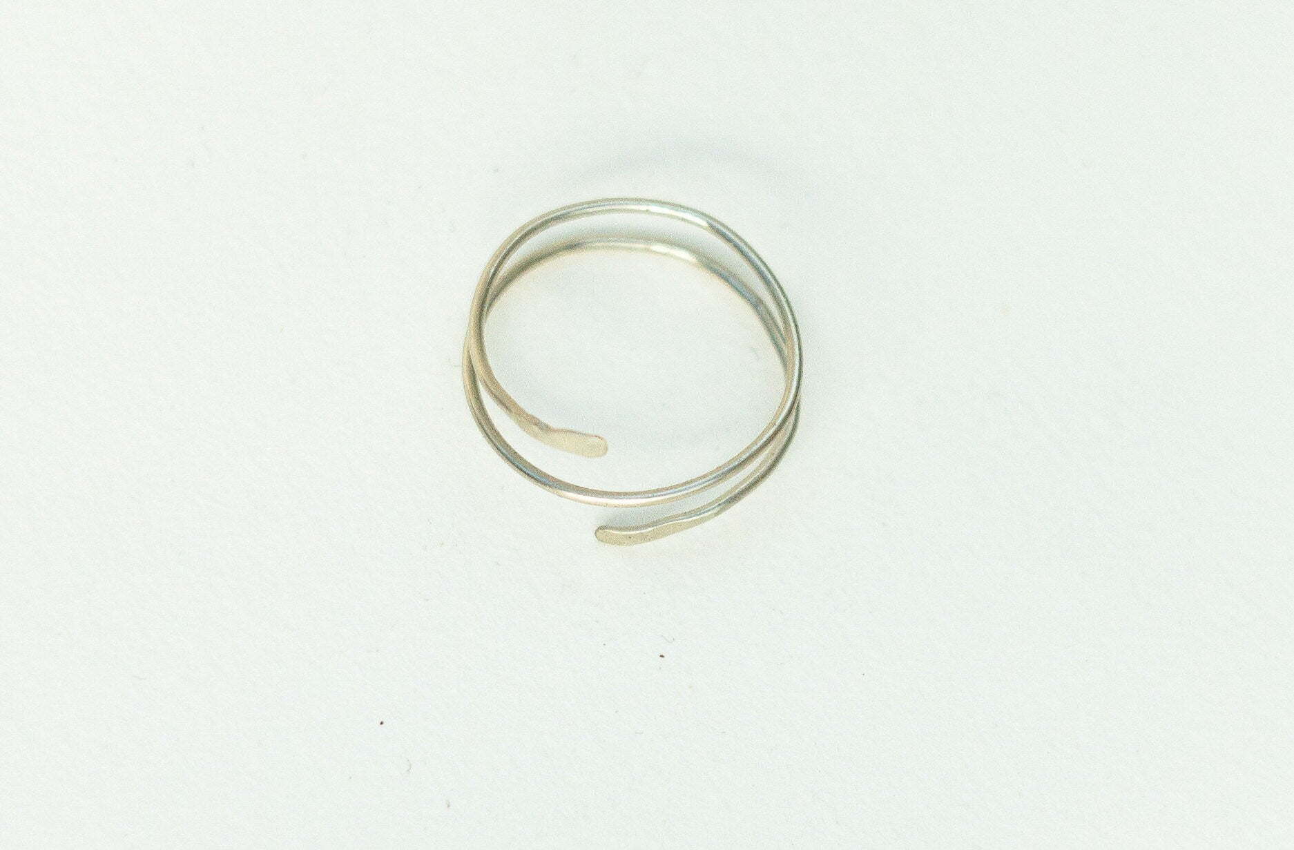 Zarter silberner Spiralring