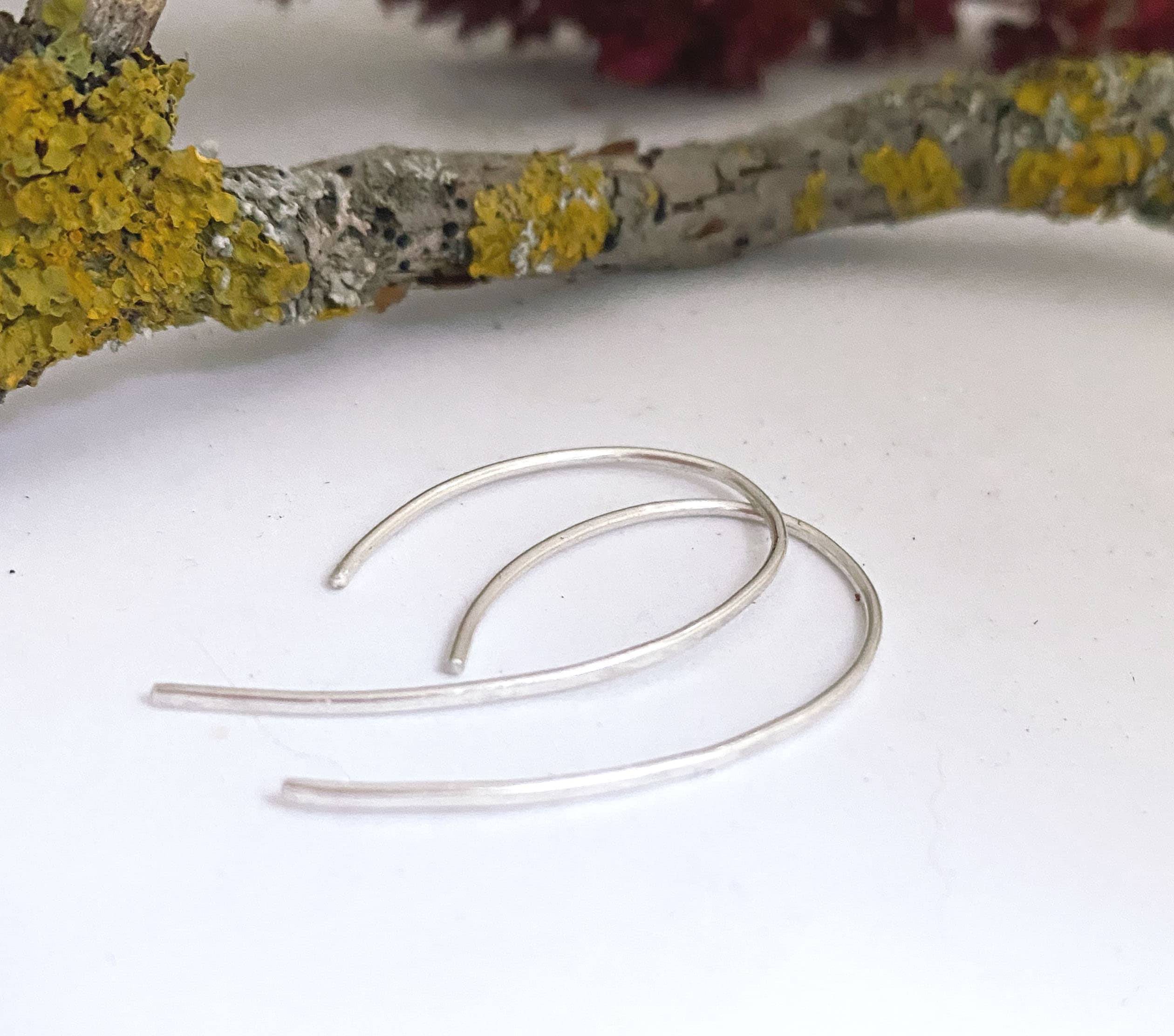 Zarte silberne Creolen, minimalistische Ohrringe aus 925er Silber, feine Silberohrringe