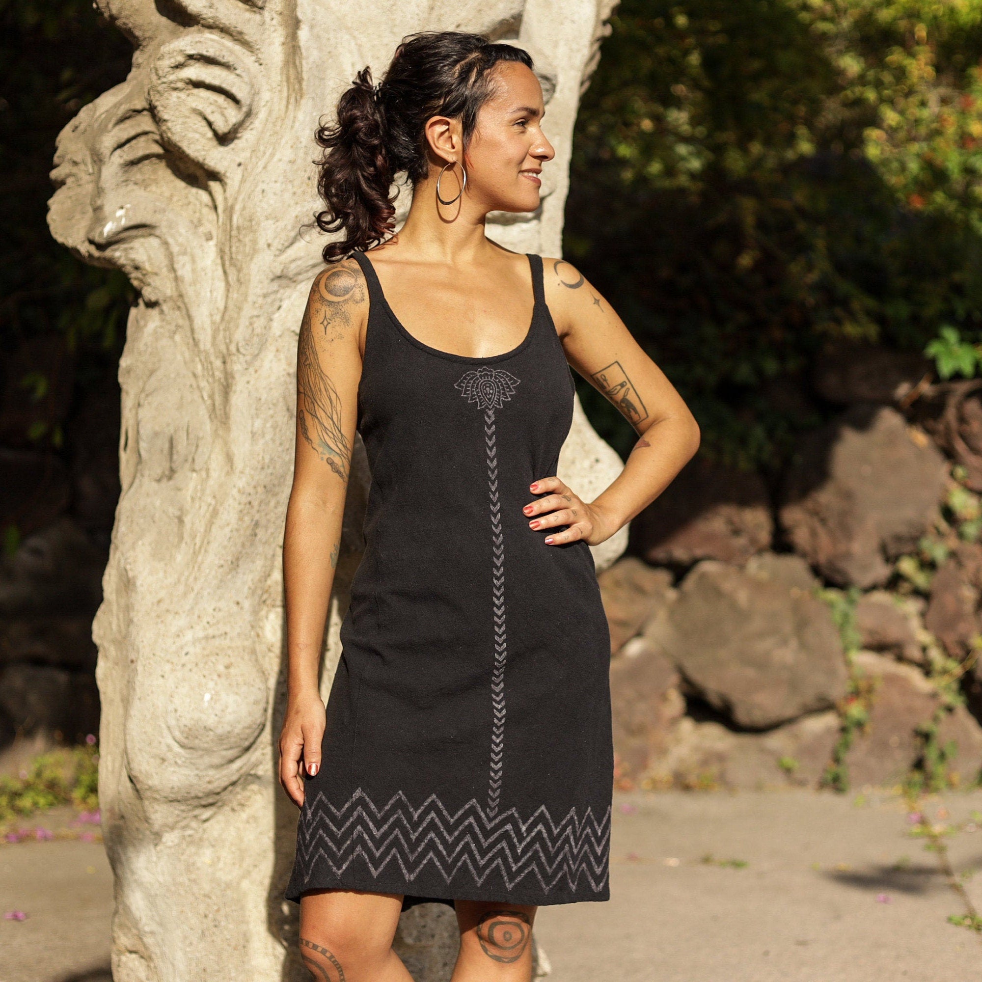 Sommerkleid aus Baumwolle mit Lotusblume
