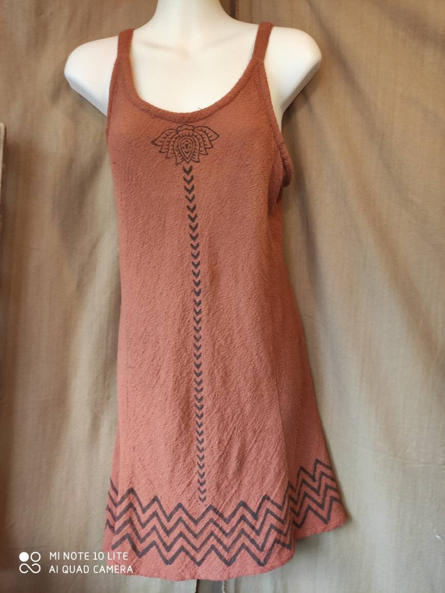 Sommerkleid aus Baumwolle mit Lotusblume