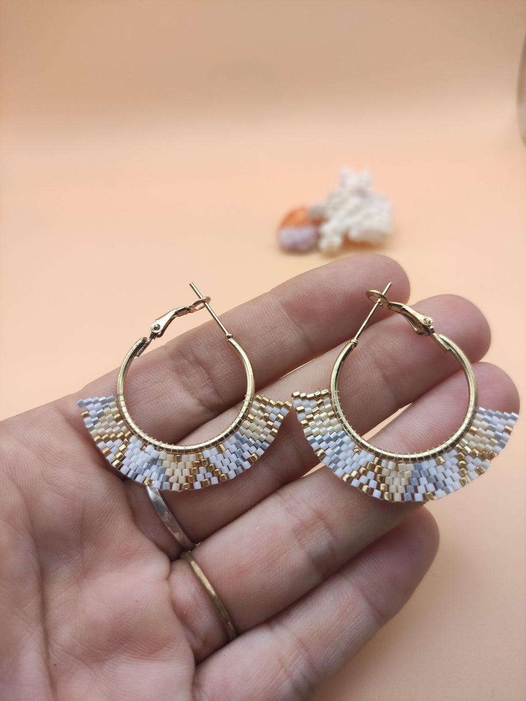 Créoles dorées avec perles en verre