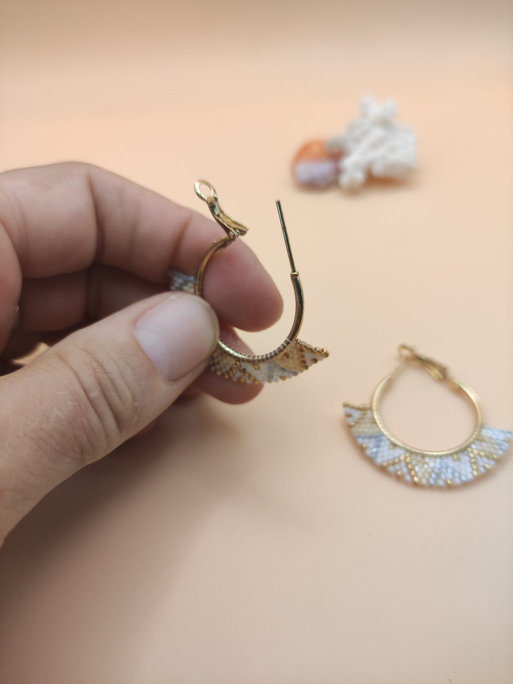 Créoles dorées avec perles en verre