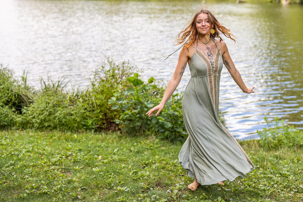 Bodenlanges blaues Boho-Kleid