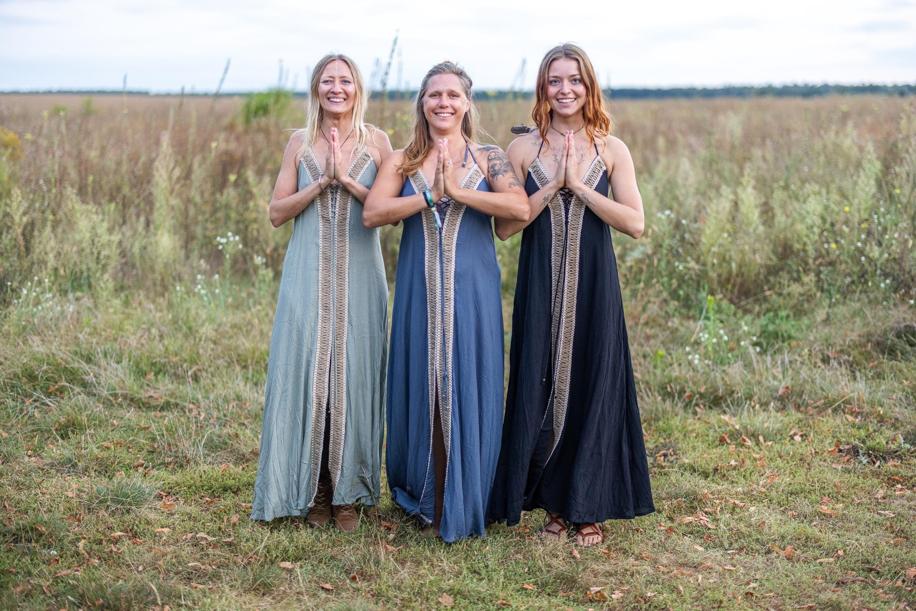 Bodenlanges blaues Boho-Kleid