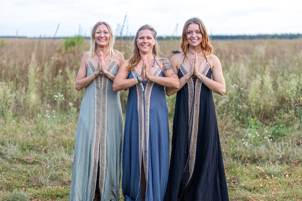 Bodenlanges blaues Boho-Kleid
