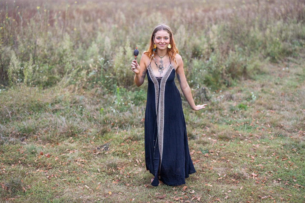 Bodenlanges blaues Boho-Kleid