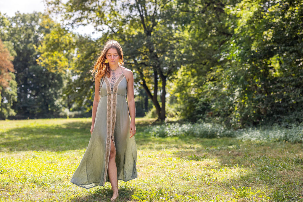 Bodenlanges blaues Boho-Kleid