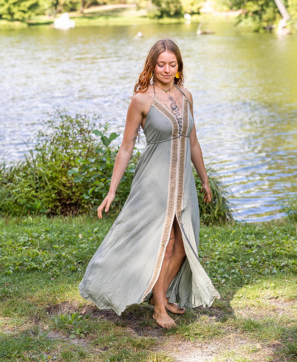 Bodenlanges schwarzes Boho-Kleid