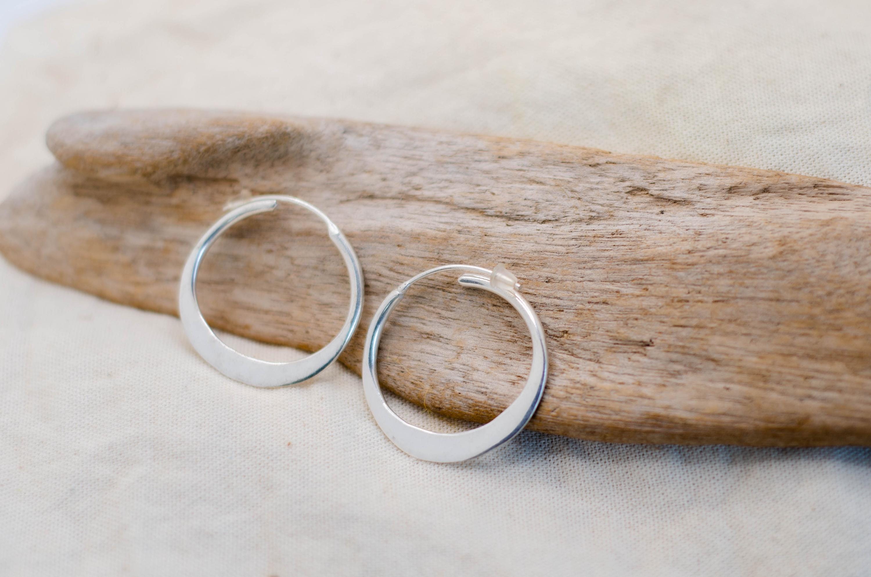 Kleine, versilberte Creolen, Boho-Creolen