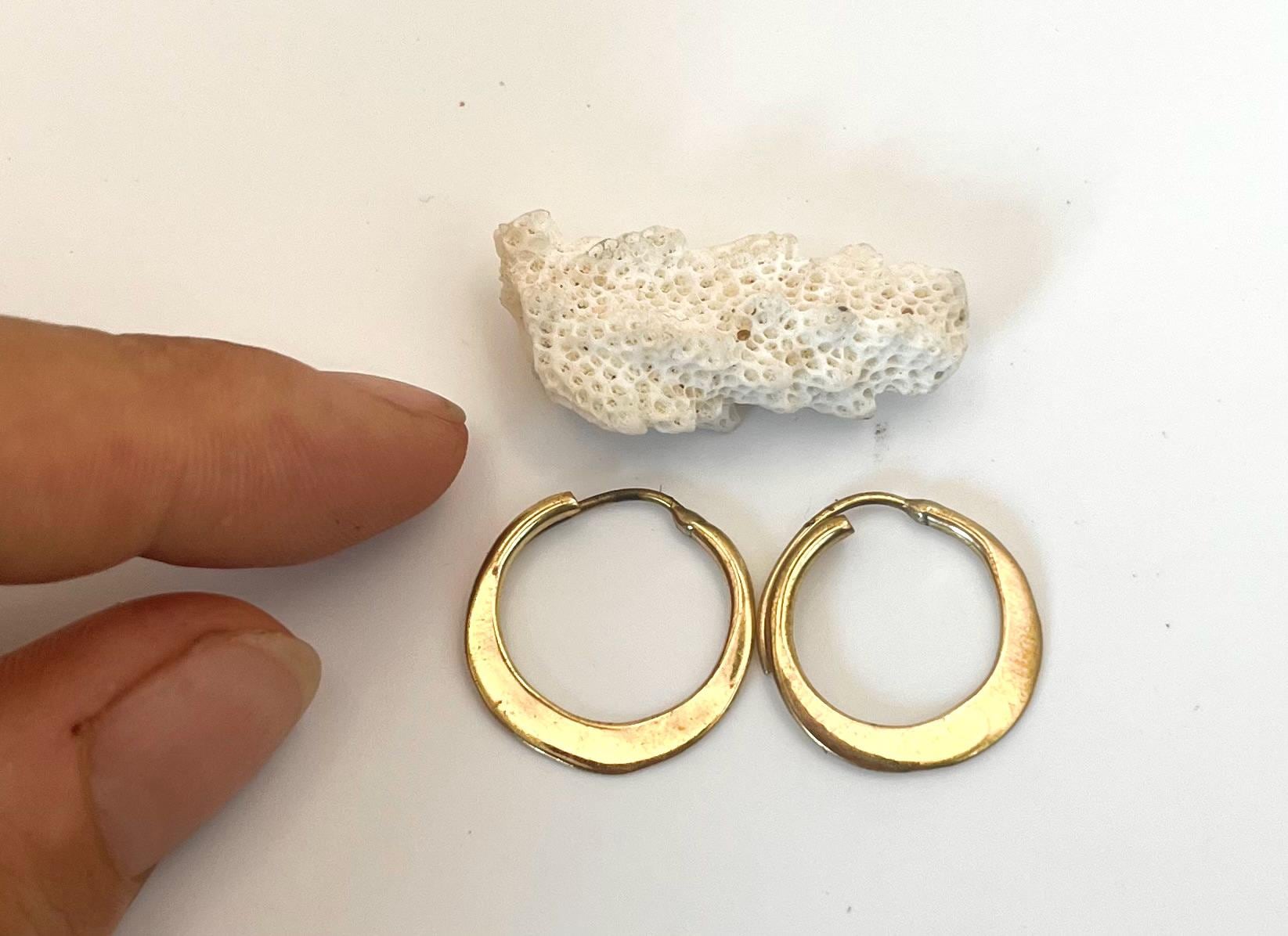 Kleine goldene Creolen